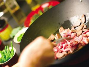 什么是不粘鍋？用不粘鍋炒菜會致癌嗎？