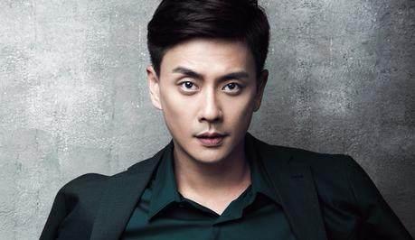 誰也沒想到出道這么久的Bosco黃宗澤原來小時候是個胖子啊~黃宗澤曾在微博發布一張照片讓人猜猜到底誰才是他,結果讓人出乎意料之外!很多網民都不敢相信啊,看起來瘦得緊要的Bosco原來曾經也是一個小胖子~