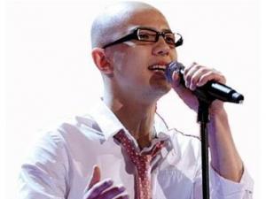 直通春晚平安光頭 董卿主持選秀節目春晚味