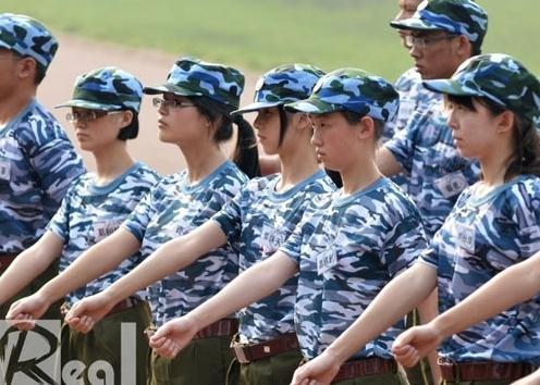 奶茶mm章澤天個人資料圖片,為什么叫奶茶妹妹,清華大學奶茶妹妹章澤天,奶茶妹妹參加軍訓