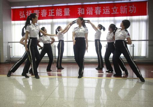 �����F·�ִ��\��Ů־Ը��¶���ȣ��RPС��ȹ��y�GĨ��������M�D