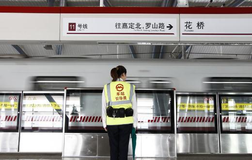 西安地鐵保安女子原視頻不打碼 西安地鐵保安女子事件經(jīng)過(guò)