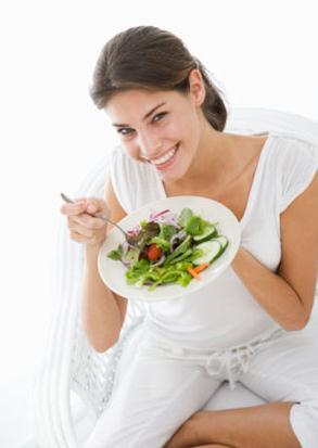 女性痛經不能吃什么食物？女人痛經的飲食禁忌，多吃素少吃鹽