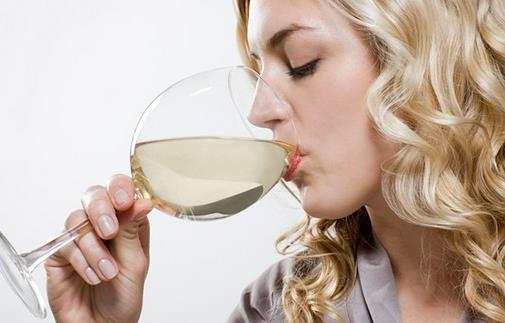 飲酒多少算過量？喝多少酒算喝得太多？喝酒的危害