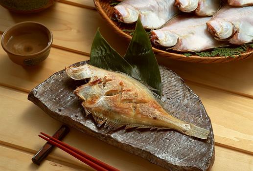 煎魚怎么不粘鍋？煎魚怎么不掉皮