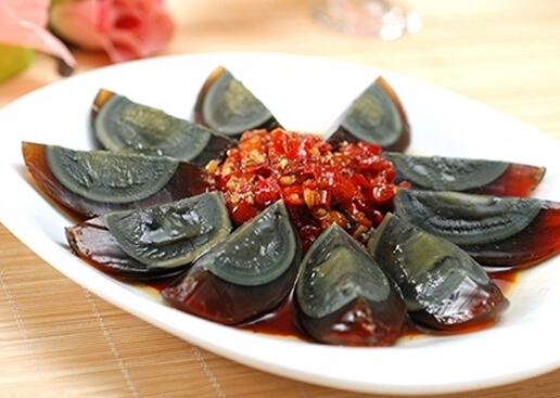 皮蛋為什么不能多吃？吃皮蛋要注意什么？