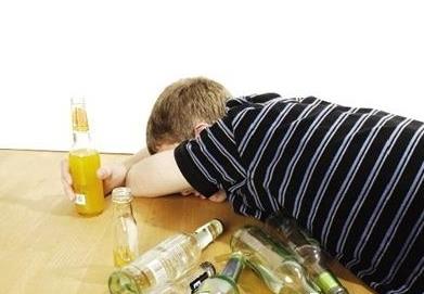 酒后胃難受吃什么好？酒喝多了胃難受怎么辦