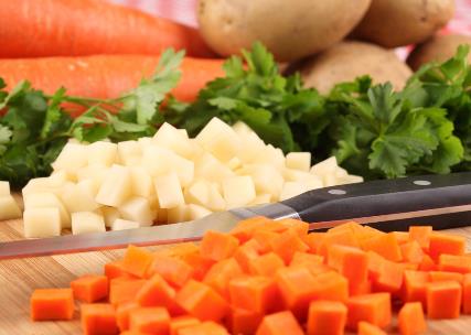 胡蘿卜怎么吃最有營養(yǎng)？胡蘿卜生吃還是炒熟吃好