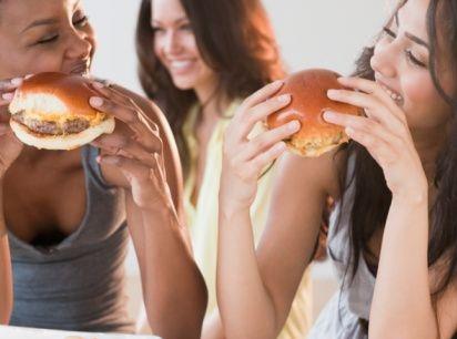 晚餐吃太飽有哪些危害？晚餐吃什么好？晚餐怎么吃減肥