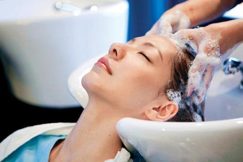 來月經可以洗頭嗎？月經期間可以洗頭嗎？經期洗頭注意事項