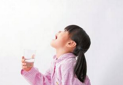 咸橄欖麥冬飲緩解嗓子疼-嗓子疼吃什么好？