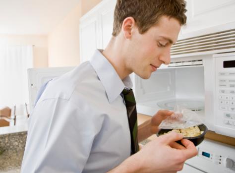 上班族帶飯族怎么熱飯？微波爐加熱飯如何保持水分