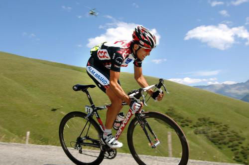 自行車運動員相繼確診睪丸癌，巧合還是必然？