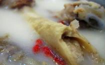 骨頭湯怎么熬更有營養？骨頭湯的食用禁忌