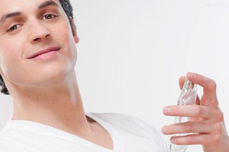男士香水怎么用？男士香水應該噴在什么部位好