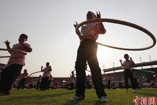 近日，泰國Thammasat大學，大約5000人一起轉呼啦圈，創新的吉尼斯紀錄。