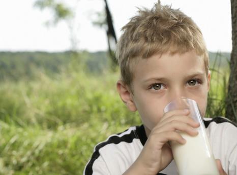 寶寶多大可以喝豆?jié){?寶寶喝豆?jié){好嗎