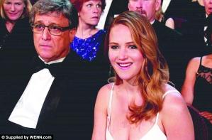 奧斯卡惡俗開場曲咪咪歌，奧斯卡主持人大唱咪咪歌黑遍拍過裸戲好萊塢女明星