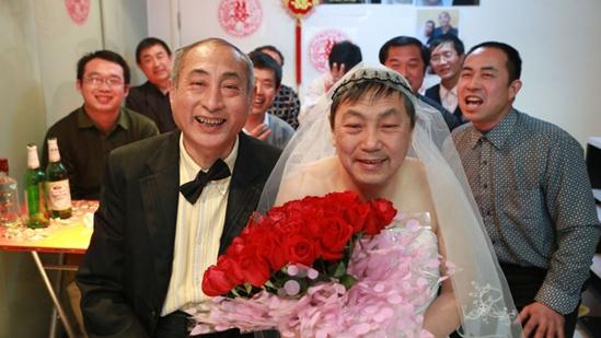 北京2名老年男同性戀者“完婚” 微博賬戶“兩個(gè)老頭的愛(ài)情”高調(diào)完婚