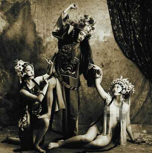 劉錚攝影裸體京劇圖片完爆比基尼京劇,網(wǎng)友吐槽:國粹已被毀,世風日下