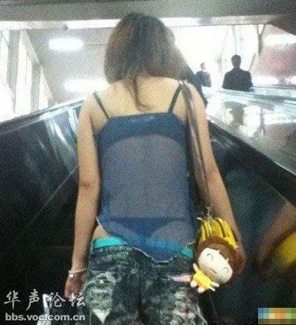 姐，穿這樣也逛街？內(nèi)褲外穿太霸氣鳥