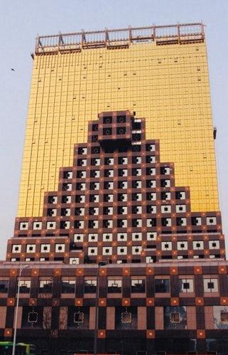 沈陽黃金版大褲衩樓，沈陽一建筑似“金褲衩”靈感源于