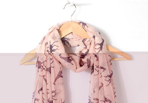 十種圍巾系法助你變身時尚小達人