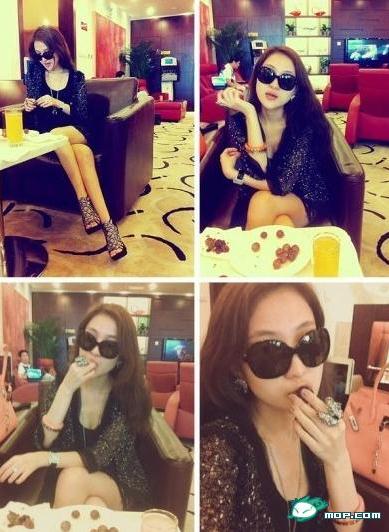 郭美美網上再炫富：曬自拍坐寶馬車火辣性感照組圖