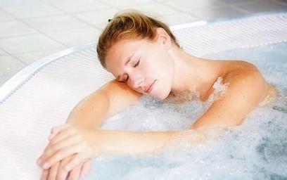 洗澡時突然暈倒怎么急救？洗澡暈塘的急救與預(yù)防