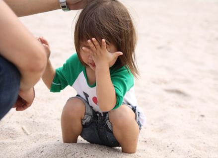 眼睛里進(jìn)了沙子怎么辦？眼睛進(jìn)了沙子巧處理