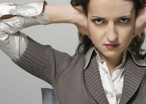 耳朵嗡嗡響怎么回事？耳朵嗡嗡響吃什么藥？