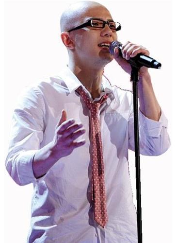 直通春晚好聲音平安晉級，平安光頭遭調侃，董卿遭吐槽選秀綜藝節目主持出了春晚味