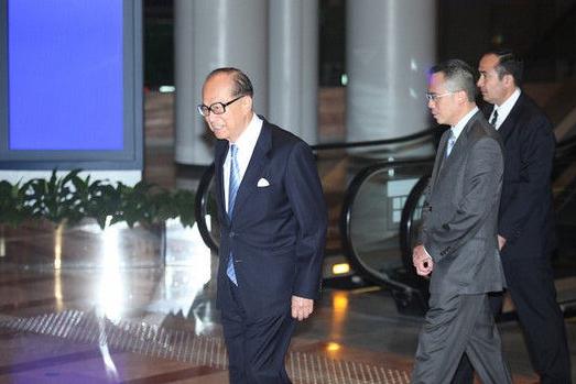 李嘉誠出席郭晶晶霍啟剛婚禮5分鐘退場，港媒稱已很給面子