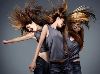 經常甩頭發或捋頭發會顯得不自信