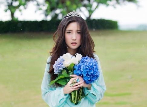 何潔個人資料照片，何潔新戀情，男友赫子銘《敢愛》發布會現場告白