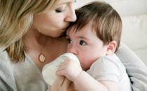 什么樣的喂奶姿勢讓媽媽更輕松？