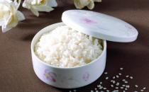 讓米飯更好吃的小技巧：煮飯加點豬油