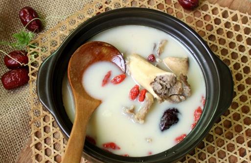 夏季適合喝什么湯？夏季喝湯的注意事項