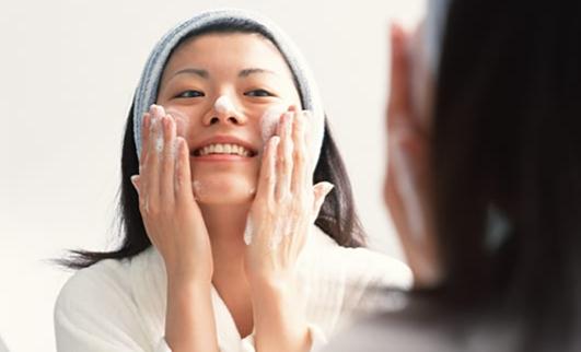 黏稠的精華就比較滋潤？護膚誤區你必知