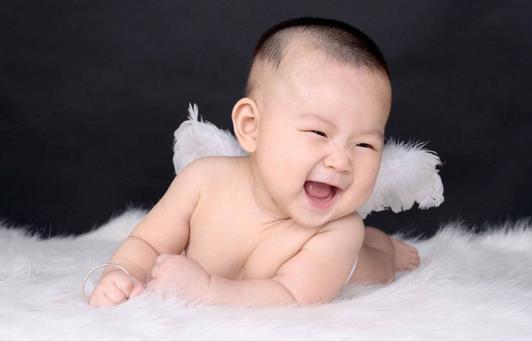 寶寶吃奶粉好嗎？大便太干怎么辦？