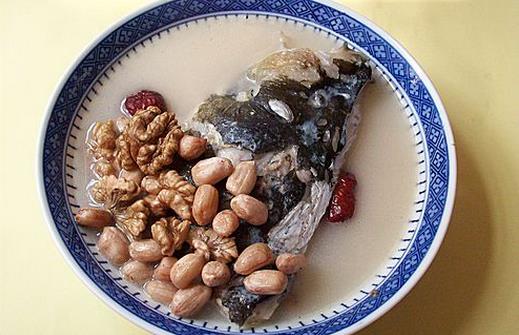 孕媽媽要補充蛋白質？花生魚頭湯怎么做？