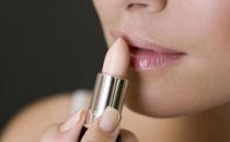 如何護唇？冬天嘴唇干裂怎么辦？