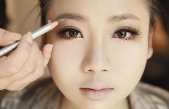 粗眉不自然？教你把粗眉畫得更自然！