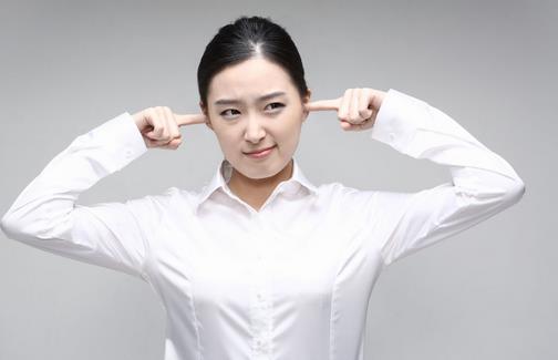 會傷害耳朵健康的壞習慣 你中招幾個?