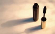 怎么貼假睫毛才能自然？