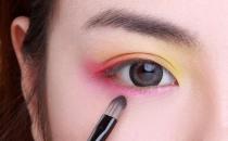 約會來畫個持久妝！放心KISS沒問題！