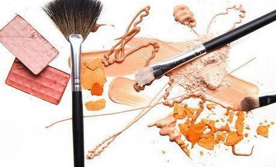 在辦公室怎么補妝？做好妝前皮膚護理