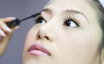 怎么化妝睫毛才好看？用睫毛夾！