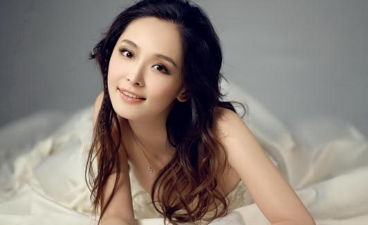 中長發(fā)怎么盤發(fā)最好看？DIY隨性蓬松卷發(fā)