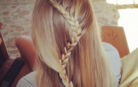 圓臉MM適合什么發型？齊劉海波波頭